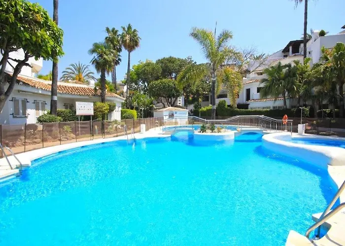 Apartment Coastal Getaway With Pool