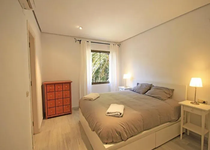 Apartment Coastal Getaway With Pool *